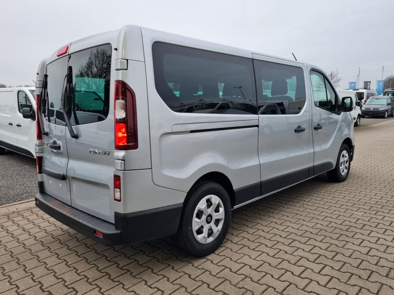 Renault Trafic Kombi 9-Sitze L2 Grand Equilibre KLIMA TEMPOMAT - 콤비 밴 : 사진 4 Renault Trafic Kombi 9-Sitze L2 Grand Equilibre KLIMA TEMPOMAT - 콤비 밴 : 사진 4