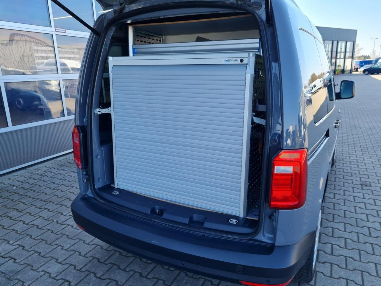 차량 Volkswagen Caddy 4Motion 2.0 TDI Kombi (EURO 6d-TEMP) : 사진 17