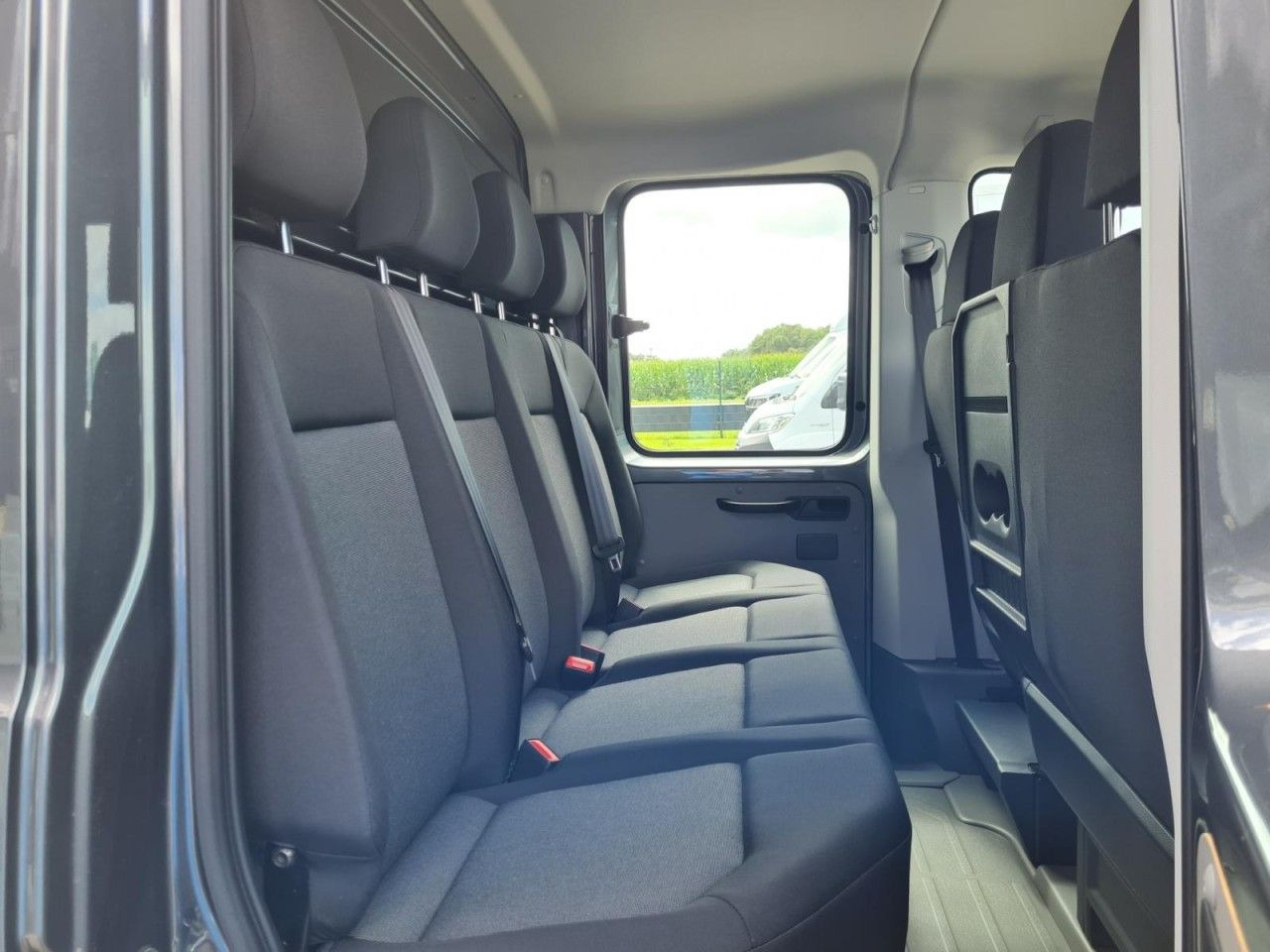 Volkswagen Crafter 35 DOKA 7-Sitze Maxi L4 KLIMA TEMPOMAT - 플랫베드 밴 : 사진 4 Volkswagen Crafter 35 DOKA 7-Sitze Maxi L4 KLIMA TEMPOMAT - 플랫베드 밴 : 사진 4