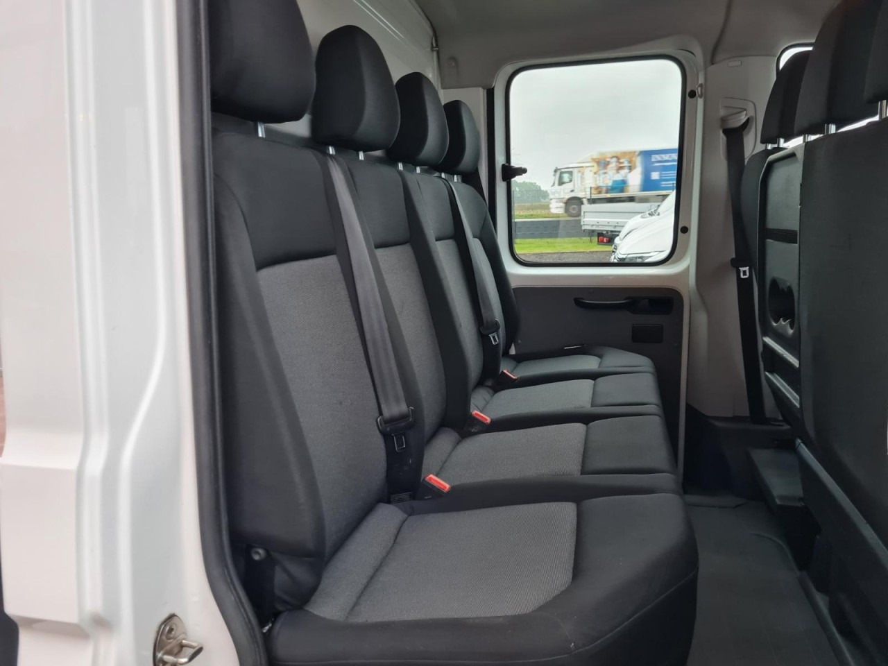 Volkswagen Crafter 35 Doka MR Pritsche AHK Klima 7 Sitzer - 플랫베드 밴, 콤비 밴 : 사진 4 Volkswagen Crafter 35 Doka MR Pritsche AHK Klima 7 Sitzer - 플랫베드 밴, 콤비 밴 : 사진 4