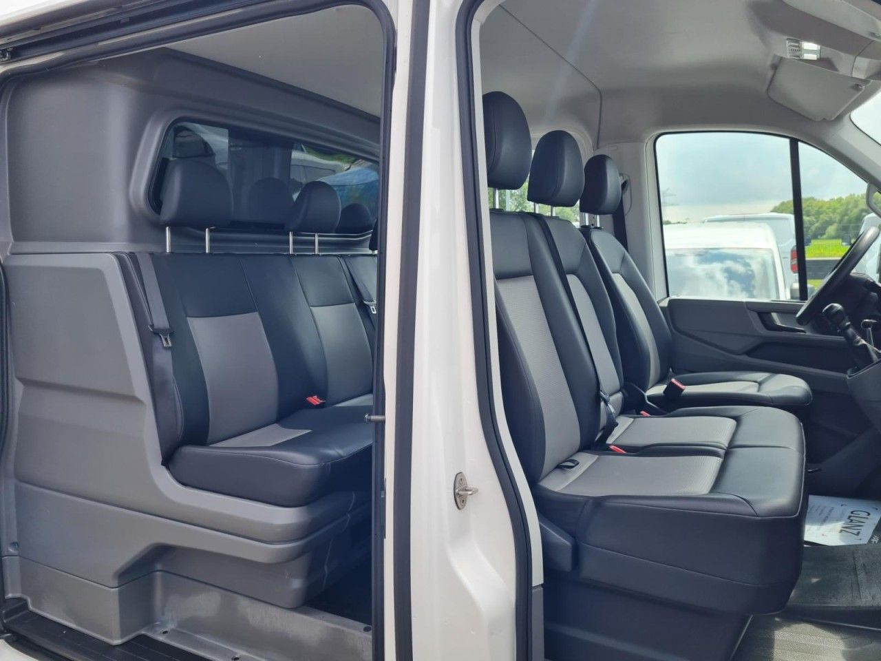 Volkswagen Crafter 35 Kasten Plus Doka mixto TDI L2H2 AHK - 패널 밴, 콤비 밴 : 사진 4 Volkswagen Crafter 35 Kasten Plus Doka mixto TDI L2H2 AHK - 패널 밴, 콤비 밴 : 사진 4