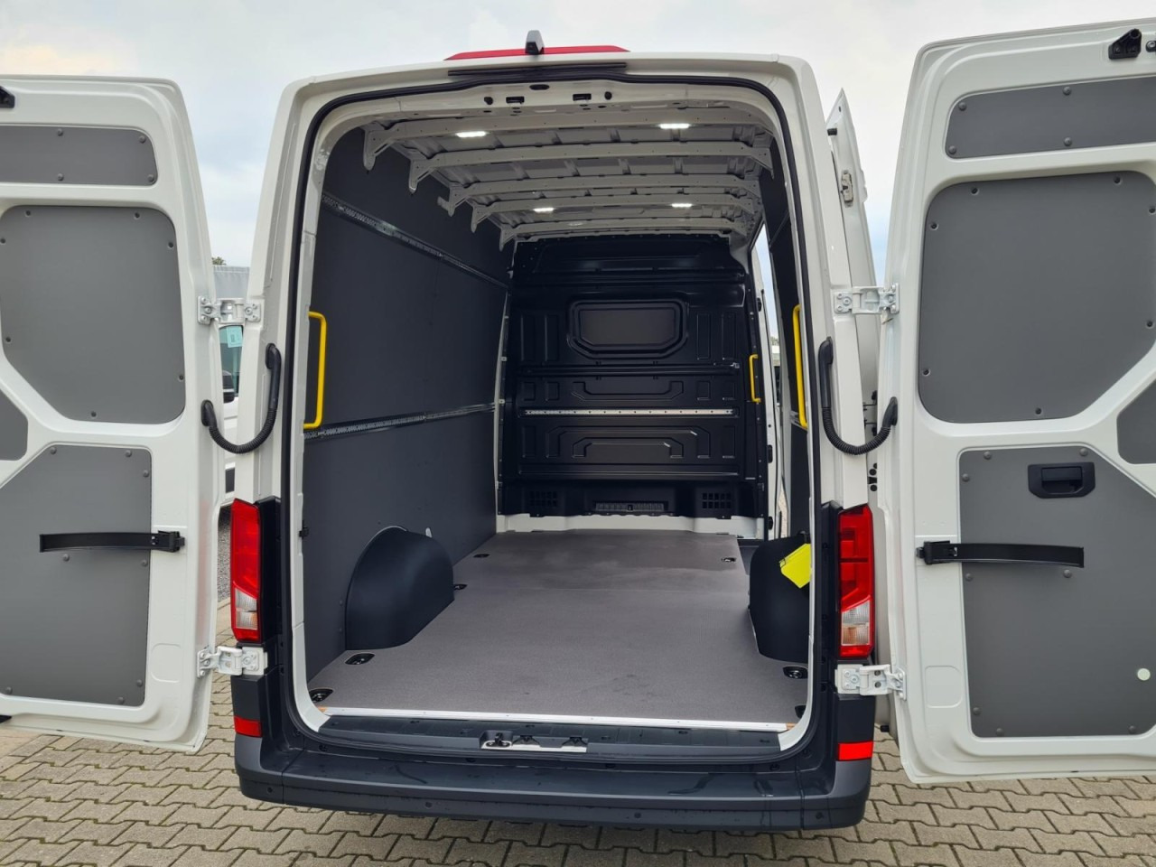 Volkswagen Crafter 35 Kasten TDI L3H3 LED TEMPOMAT AUTOMATIK - 패널 밴 : 사진 5 Volkswagen Crafter 35 Kasten TDI L3H3 LED TEMPOMAT AUTOMATIK - 패널 밴 : 사진 5