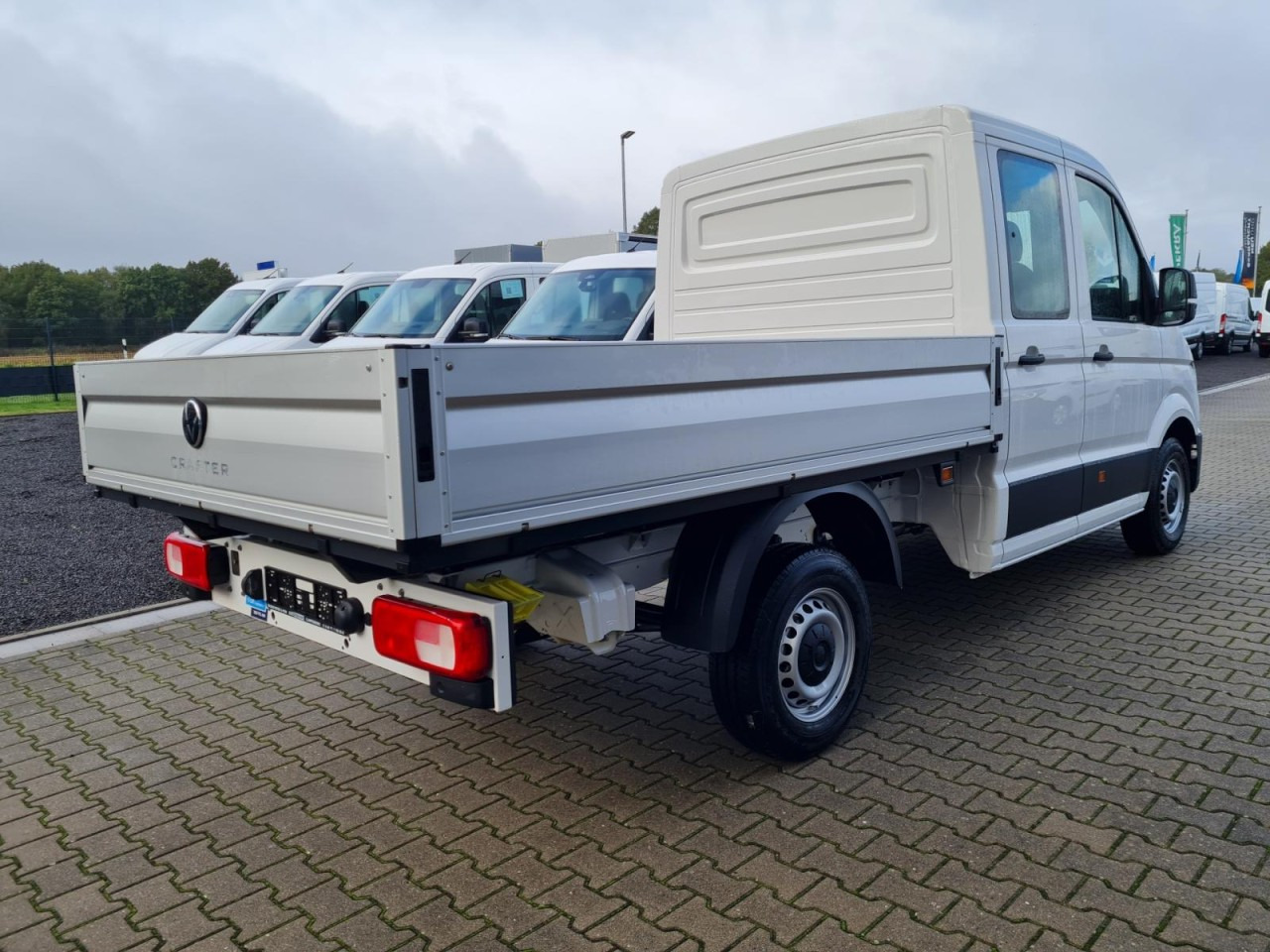 Volkswagen Crafter 35 Pritsche Doka 7-Sitze MR KLIMA TEMPOMAT - 플랫베드 밴, 콤비 밴 : 사진 4 Volkswagen Crafter 35 Pritsche Doka 7-Sitze MR KLIMA TEMPOMAT - 플랫베드 밴, 콤비 밴 : 사진 4