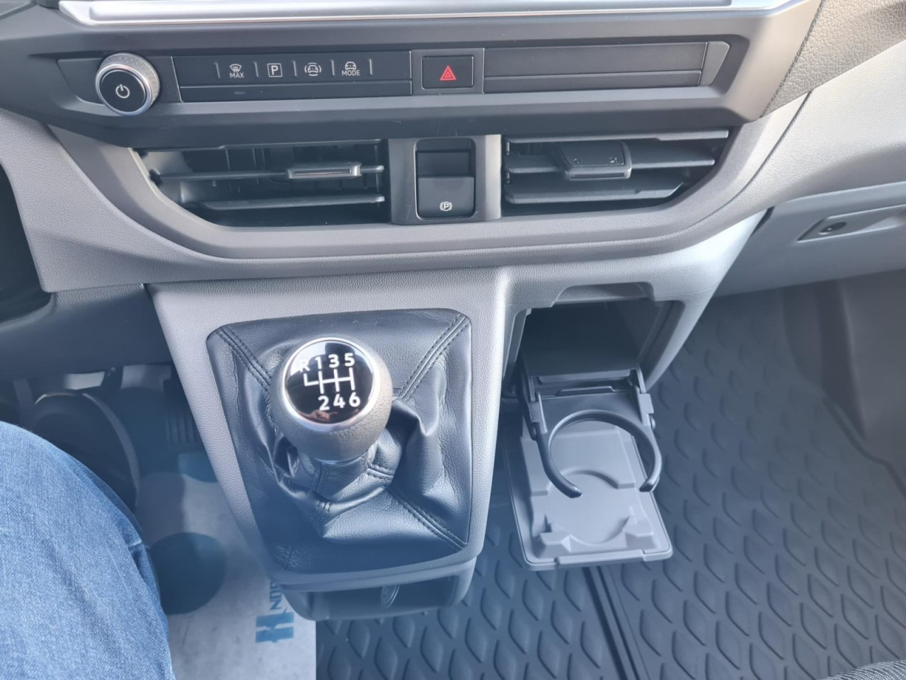 소형 밴 Volkswagen T7 Transporter Kasten TDi L1 Heckklappe KLIMA PDC : 사진 15