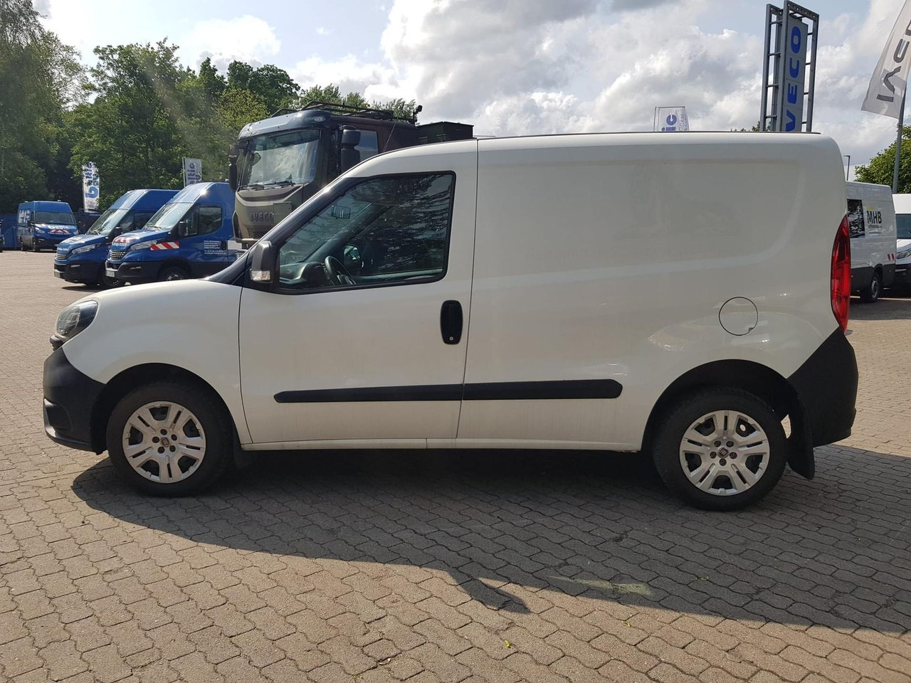 Fiat Doblo Kastenwagen SX 1.3 Klima, Radio mit Nav... - 승합차 : 사진 2 Fiat Doblo Kastenwagen SX 1.3 Klima, Radio mit Nav... - 승합차 : 사진 2