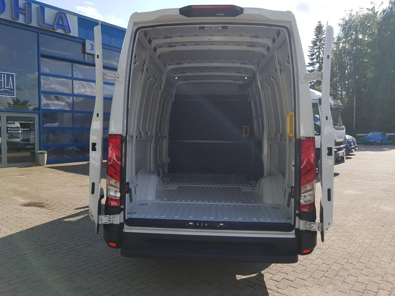 Iveco Daily 35S14A8 V Y mit Rückfahrkamera und Radi... - 패널 밴 : 사진 5 Iveco Daily 35S14A8 V Y mit Rückfahrkamera und Radi... - 패널 밴 : 사진 5