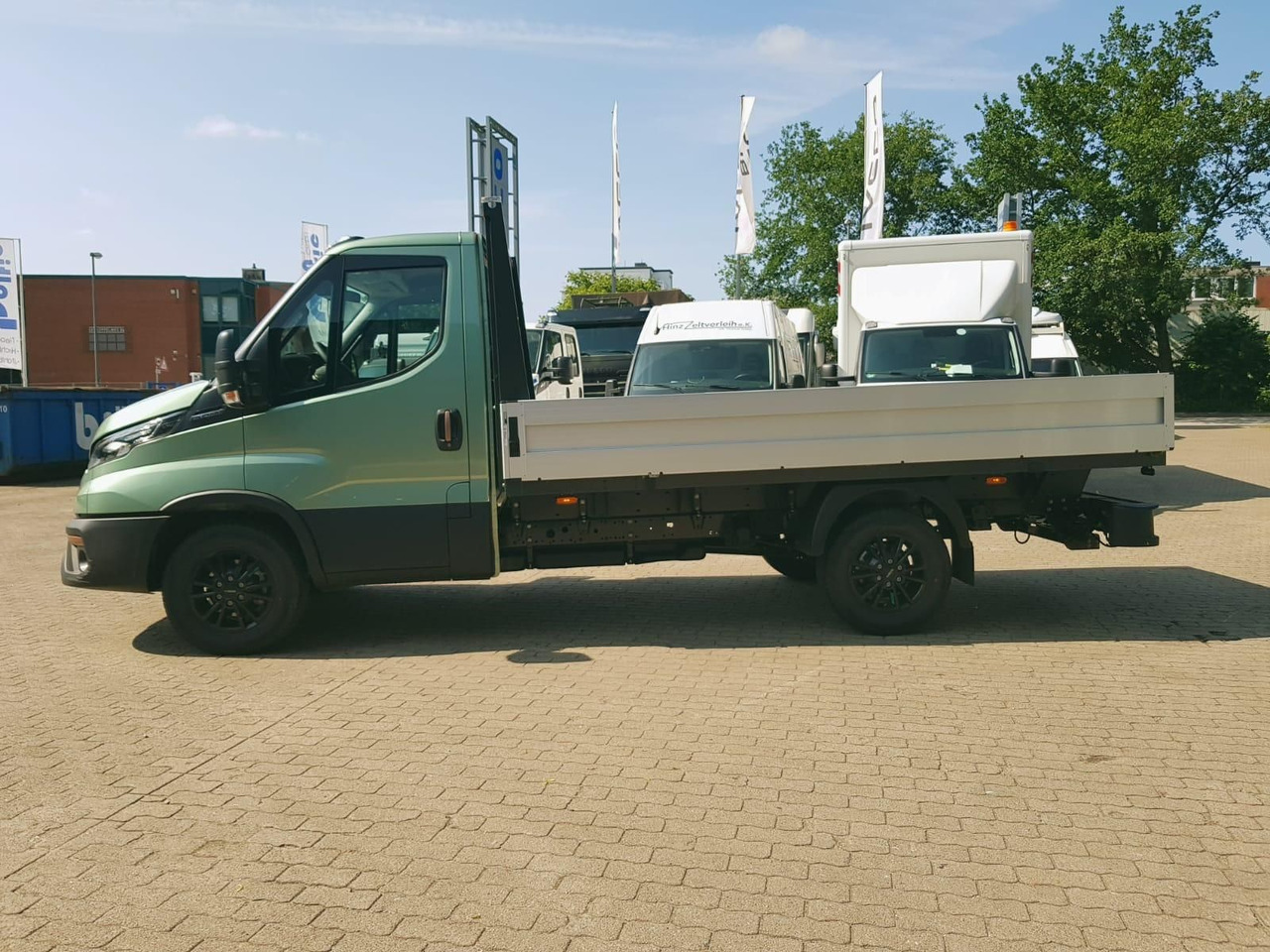 Iveco Daily 35S14HA8 Pritsche AHK 100 kW (136 PS),... - 플랫베드 밴 : 사진 2 Iveco Daily 35S14HA8 Pritsche AHK 100 kW (136 PS),... - 플랫베드 밴 : 사진 2