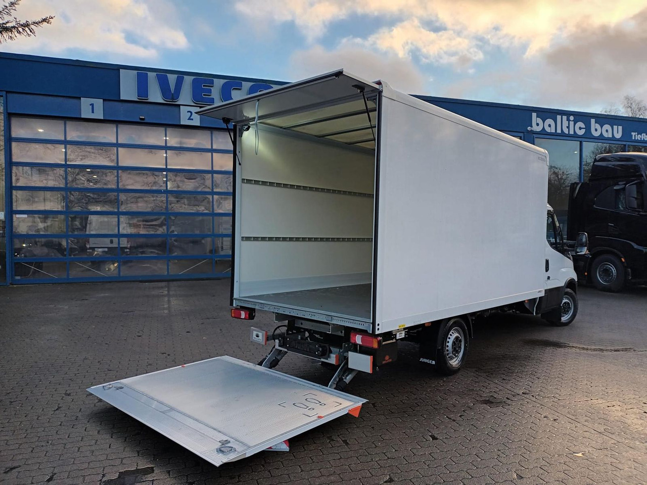 Iveco Daily 35S16HA8 Koffer LBW - ab 0% Finanzieren - 박스 밴 : 사진 4 Iveco Daily 35S16HA8 Koffer LBW - ab 0% Finanzieren - 박스 밴 : 사진 4