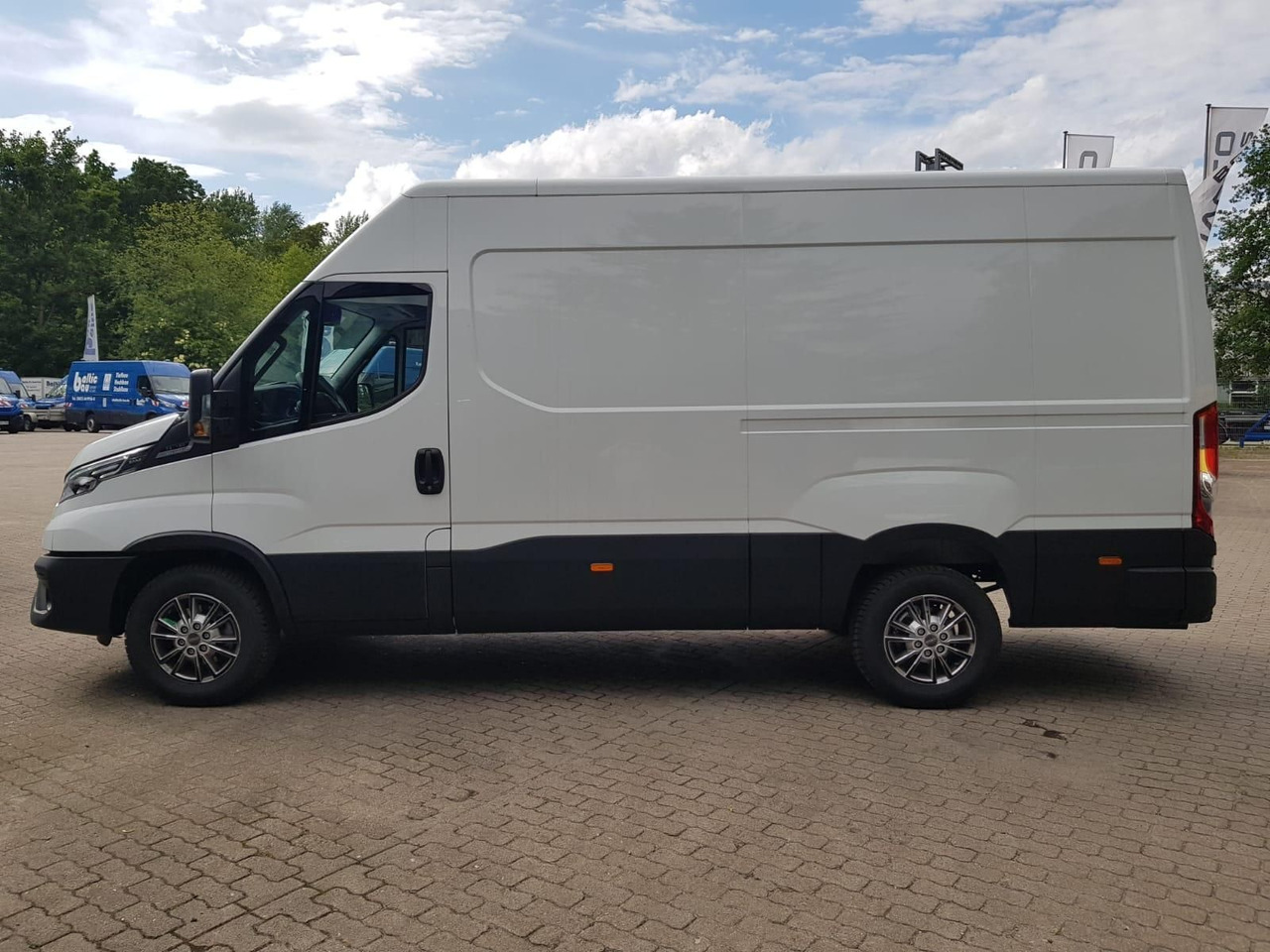 Iveco Daily 35S18HA8 V 3520L mit AHK, Rückfahrkamer... - 패널 밴 : 사진 2 Iveco Daily 35S18HA8 V 3520L mit AHK, Rückfahrkamer... - 패널 밴 : 사진 2