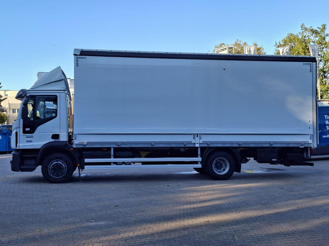 Iveco ML120E25/P JUNGE KOFFER LBW 1,5t AHK 185 kW (... - 트럭 : 사진 2 Iveco ML120E25/P JUNGE KOFFER LBW 1,5t AHK 185 kW (... - 트럭 : 사진 2