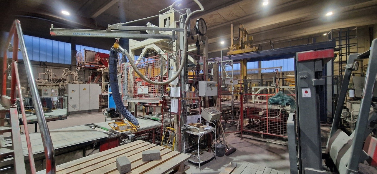 Henke Variant 140/115/50 – Fully automatic block production line / Vollautomatische Steinfertigungsanlage - 콘크리트 장비 : 사진 3 Henke Variant 140/115/50 – Fully automatic block production line / Vollautomatische Steinfertigungsanlage - 콘크리트 장비 : 사진 3