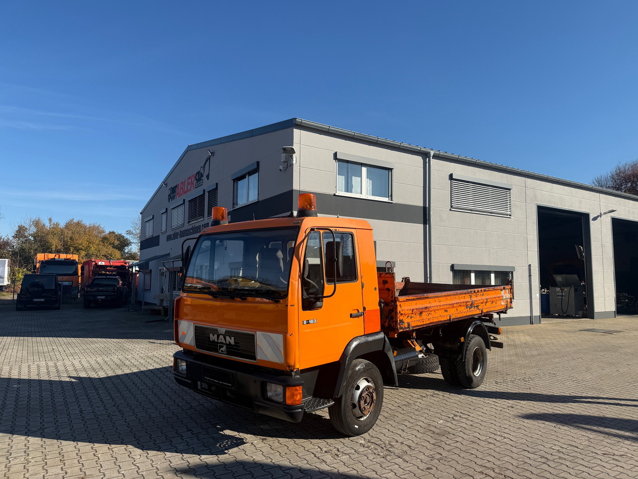 MAN 8.163 L2000 3-Seiten-Kipper AHK - 덤프트럭 : 사진 2 MAN 8.163 L2000 3-Seiten-Kipper AHK - 덤프트럭 : 사진 2