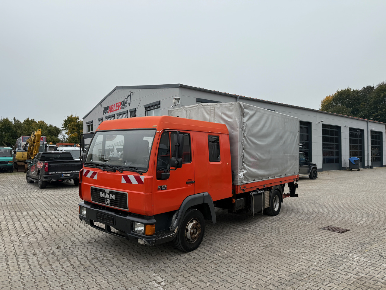MAN 8.174 Pritsche+Plane+Ladebordwand DOKA L2000 - 커튼사이더 트럭 : 사진 2 MAN 8.174 Pritsche+Plane+Ladebordwand DOKA L2000 - 커튼사이더 트럭 : 사진 2