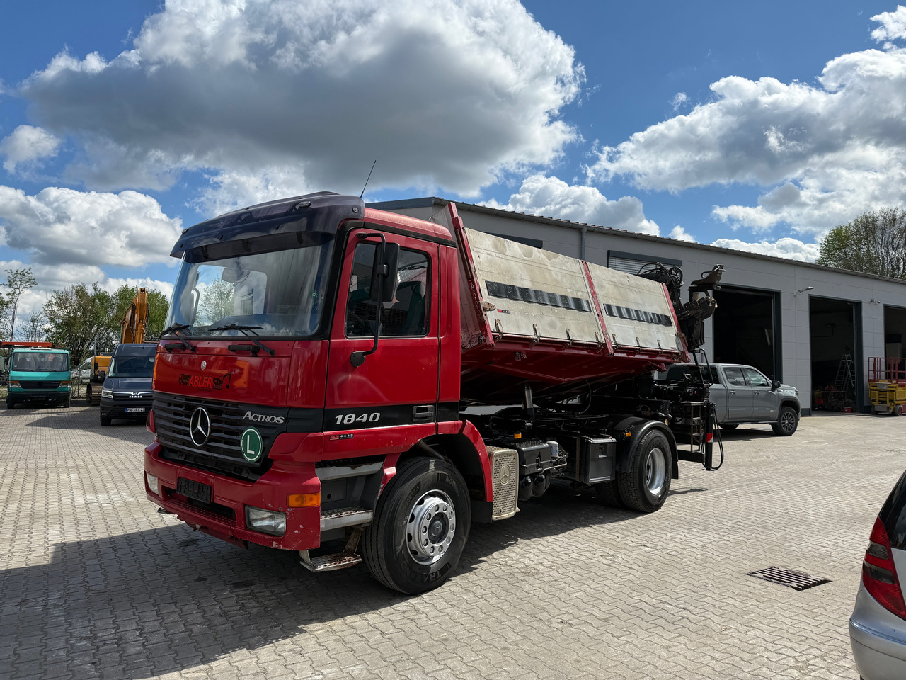 드롭사이드/ 플랫베드 트럭, 크레인 트럭 Mercedes-Benz 1840 Actros 2-Seiten-Kipper mit Kran Hiab 125-3 mit Funk : 사진 8