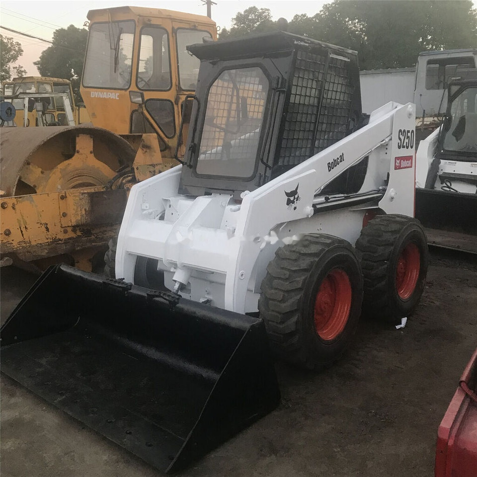 Bobcat S250 - 스키드 스티어 로더 : 사진 1 Bobcat S250 - 스키드 스티어 로더 : 사진 1