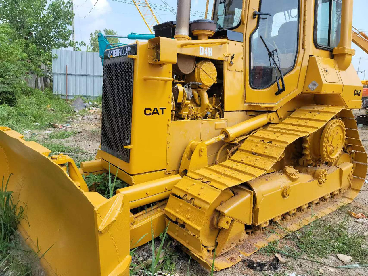 Caterpillar D4H - 불도저 : 사진 2 Caterpillar D4H - 불도저 : 사진 2