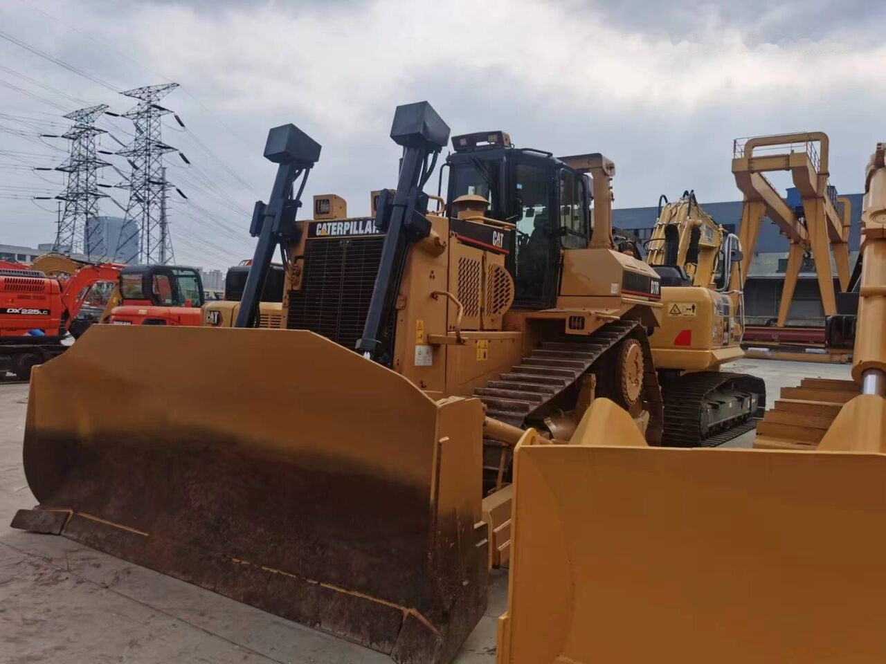 Caterpillar D7R - 불도저 : 사진 2 Caterpillar D7R - 불도저 : 사진 2