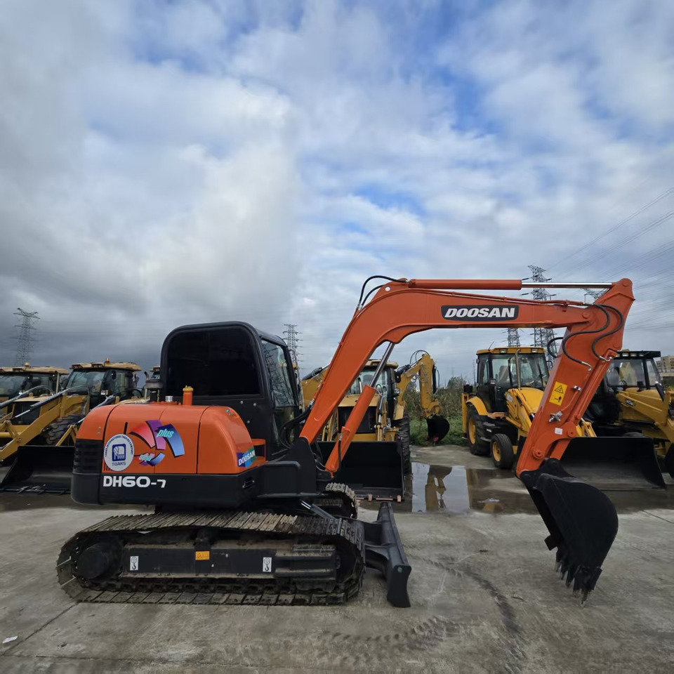 DOOSAN DH60 - 미니 굴삭기 : 사진 1 DOOSAN DH60 - 미니 굴삭기 : 사진 1