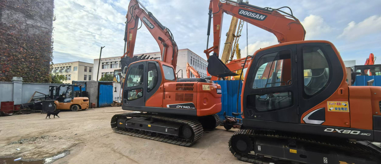 DOOSAN DX140 - 굴착기 : 사진 4 DOOSAN DX140 - 굴착기 : 사진 4