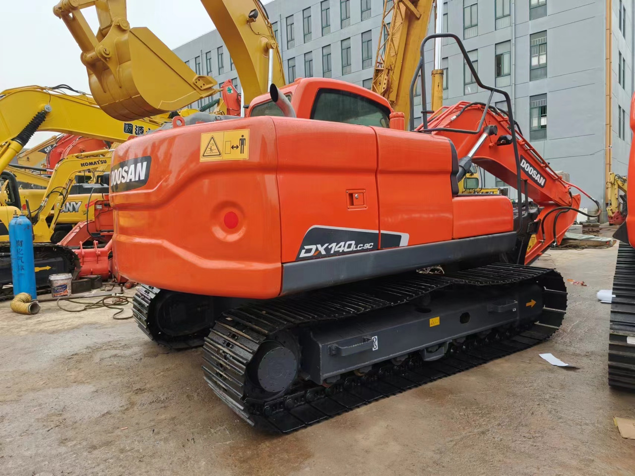 DOOSAN DX140 - 굴착기 : 사진 1 DOOSAN DX140 - 굴착기 : 사진 1