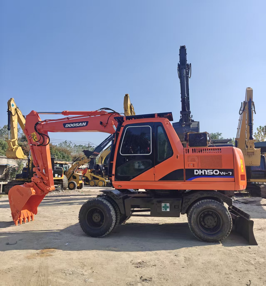 Doosan DH150W - 휠 굴삭기 : 사진 2 Doosan DH150W - 휠 굴삭기 : 사진 2
