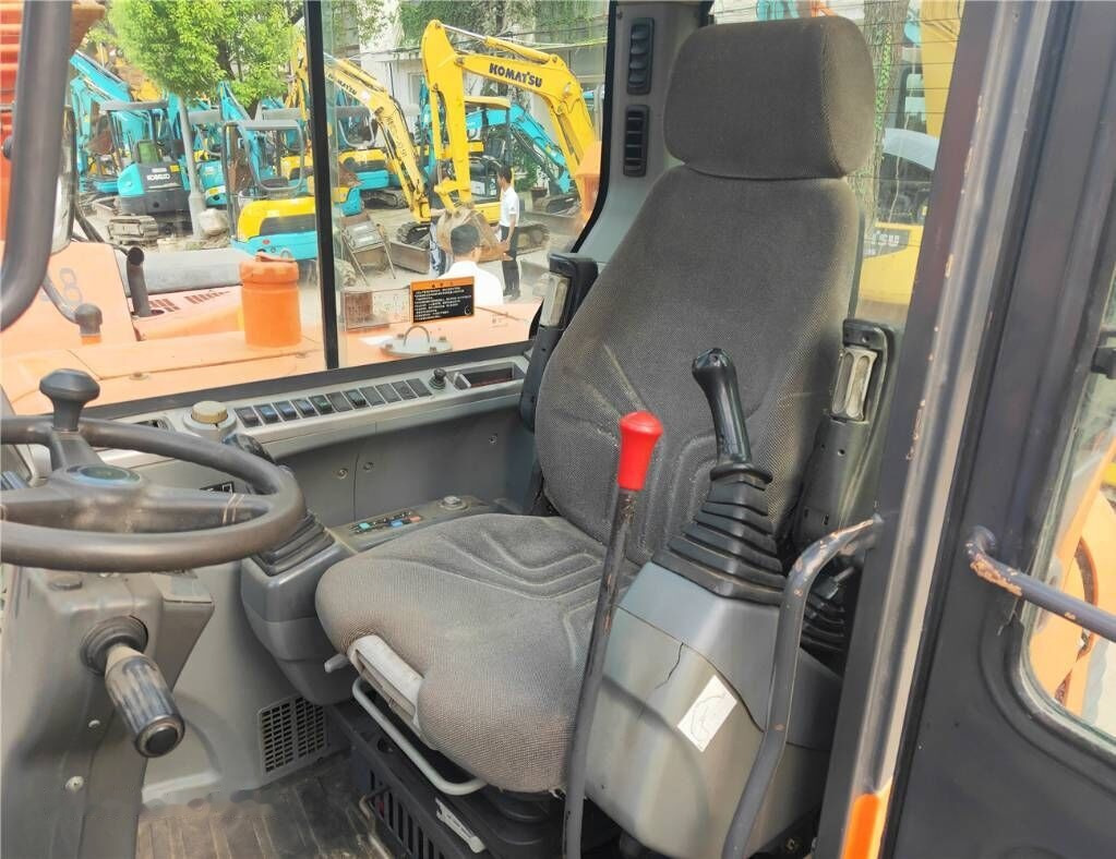 Doosan DX60 W - 휠 굴삭기 : 사진 4 Doosan DX60 W - 휠 굴삭기 : 사진 4