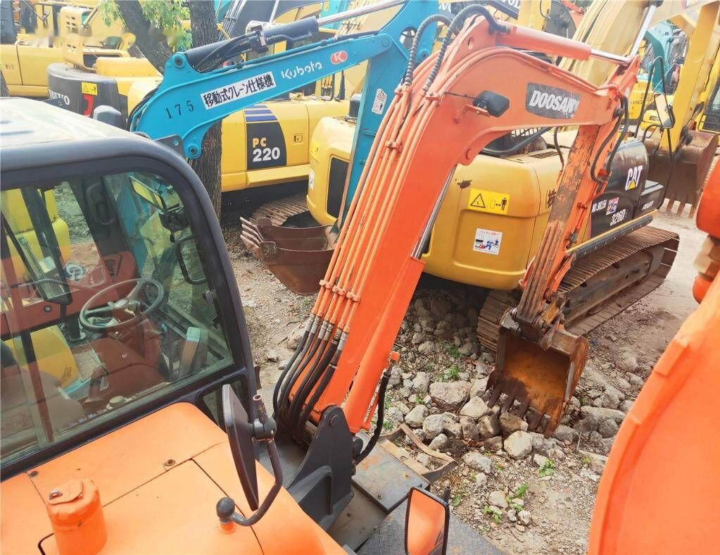 Doosan DX60 W - 휠 굴삭기 : 사진 3 Doosan DX60 W - 휠 굴삭기 : 사진 3