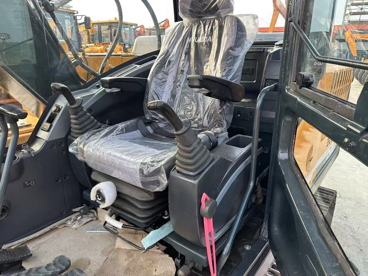 HYUNDAI R150LC-9S - 굴착기 : 사진 4 HYUNDAI R150LC-9S - 굴착기 : 사진 4