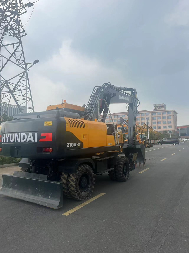 HYUNDAI R210W - 휠 굴삭기 : 사진 2 HYUNDAI R210W - 휠 굴삭기 : 사진 2