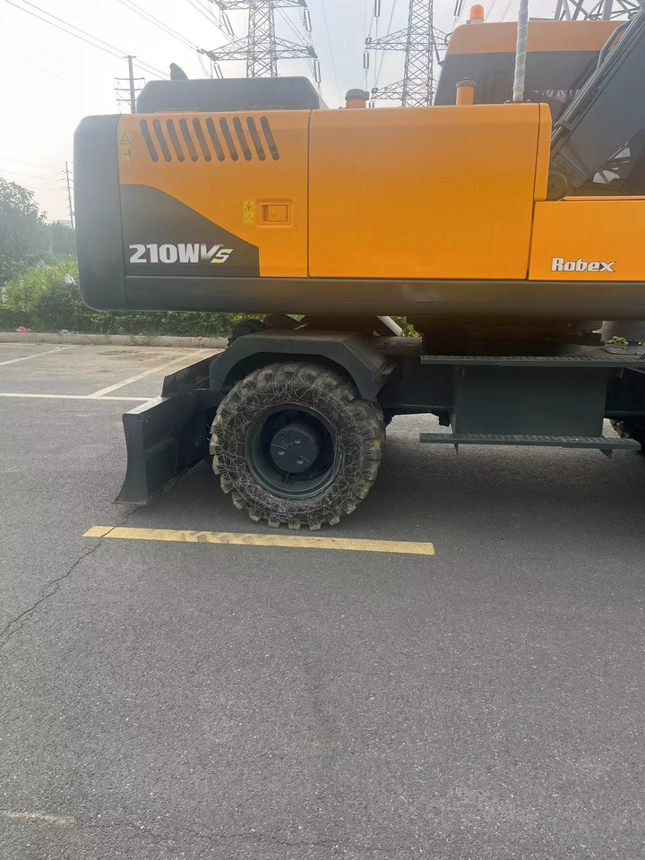 HYUNDAI R210W - 휠 굴삭기 : 사진 4 HYUNDAI R210W - 휠 굴삭기 : 사진 4