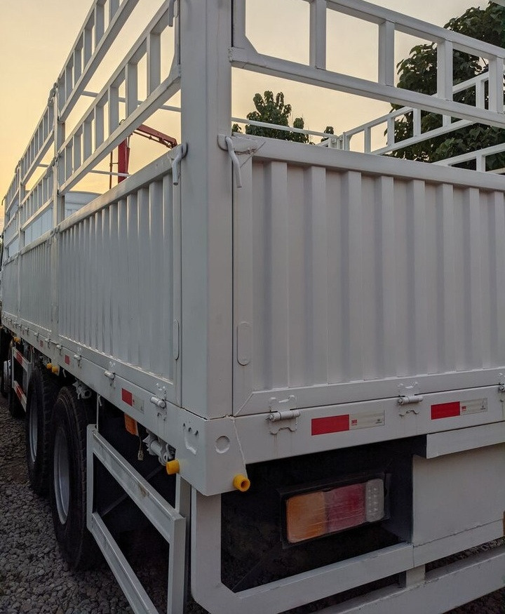 Howo 375 8x4 - 드롭사이드/ 플랫베드 트럭 : 사진 5 Howo 375 8x4 - 드롭사이드/ 플랫베드 트럭 : 사진 5