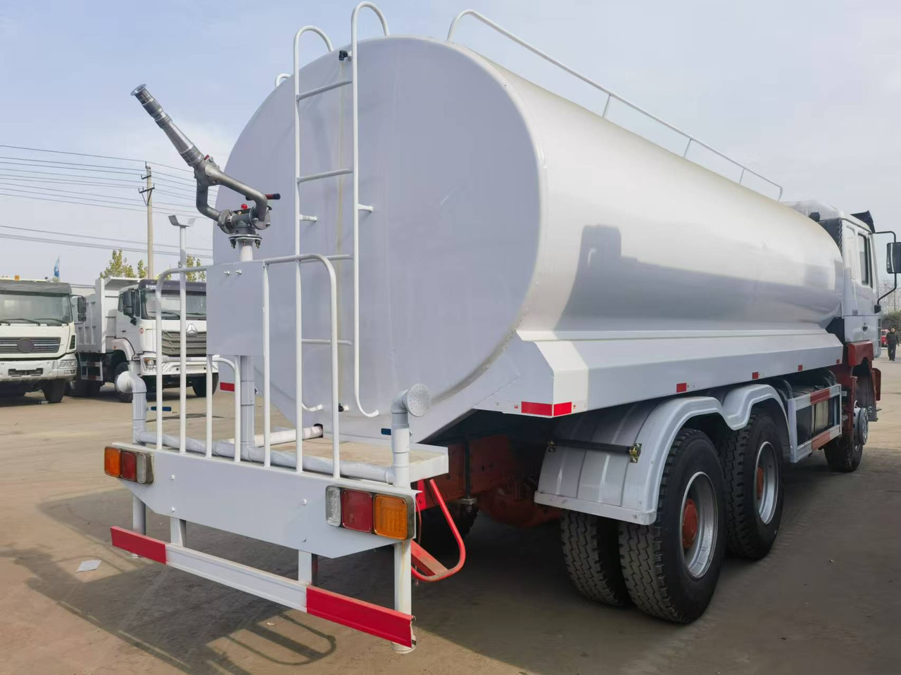 Shacman F3000 6*4 Sprinkler truck(Right rudder) - 지자체/ 특수 차량 : 사진 3 Shacman F3000 6*4 Sprinkler truck(Right rudder) - 지자체/ 특수 차량 : 사진 3