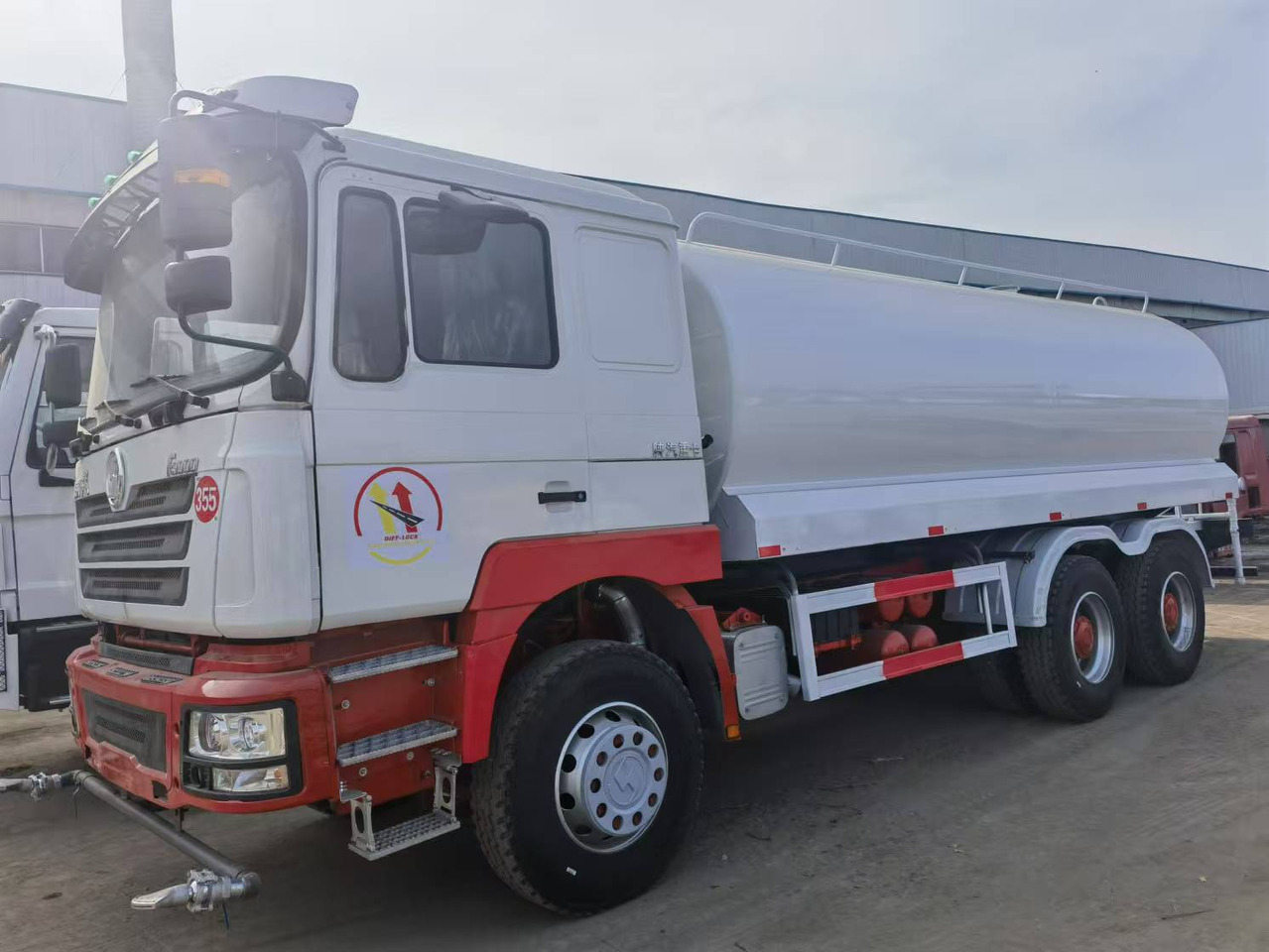 Shacman F3000 6*4 Sprinkler truck(Right rudder) - 지자체/ 특수 차량 : 사진 1 Shacman F3000 6*4 Sprinkler truck(Right rudder) - 지자체/ 특수 차량 : 사진 1