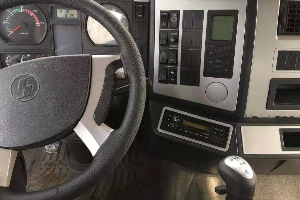 Shacman F3000 - 진공 흡입 트럭 : 사진 4 Shacman F3000 - 진공 흡입 트럭 : 사진 4