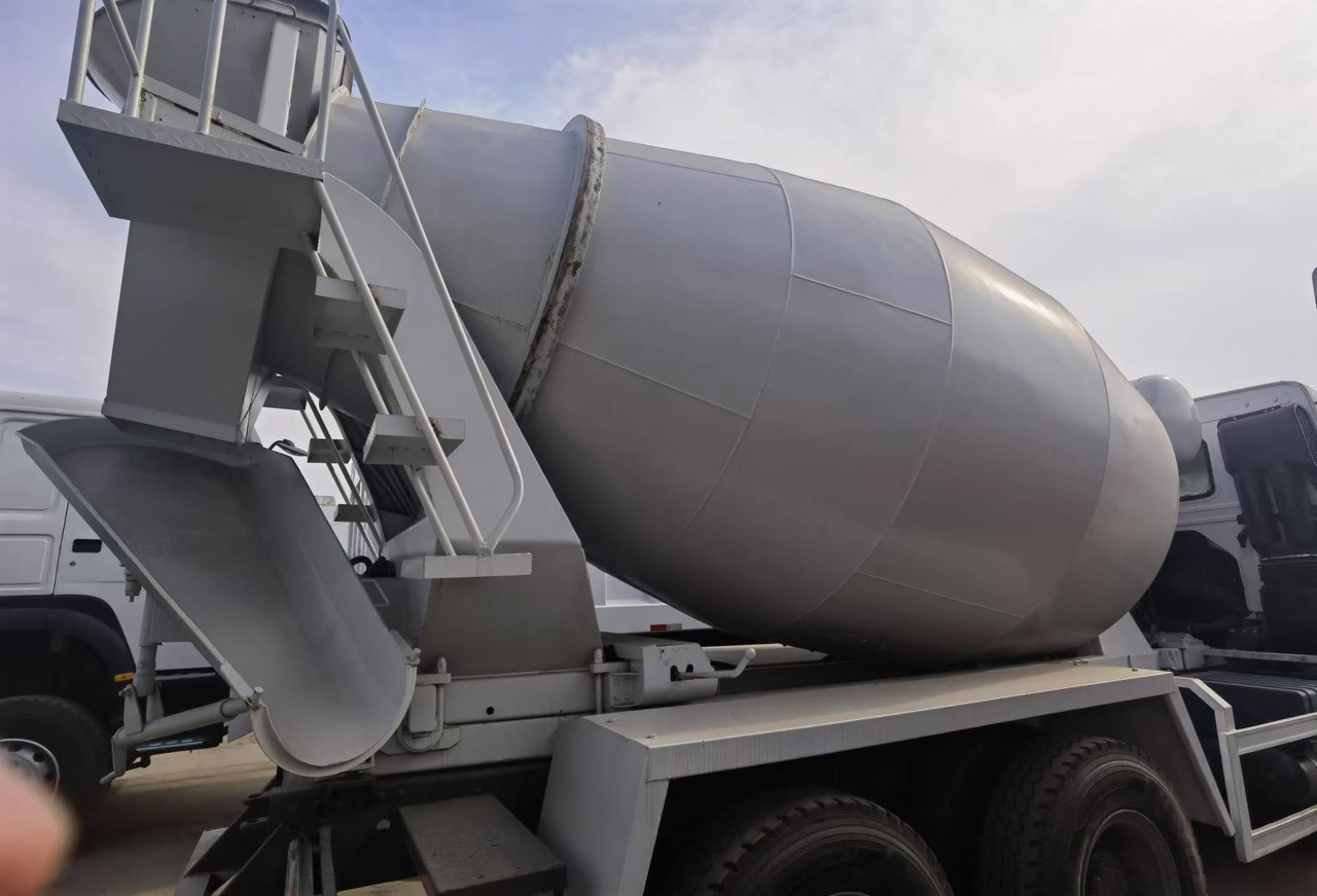 Sinotruk HOWO 371 Concrete mixer truck - 콘크리트 믹서 트럭 : 사진 3 Sinotruk HOWO 371 Concrete mixer truck - 콘크리트 믹서 트럭 : 사진 3