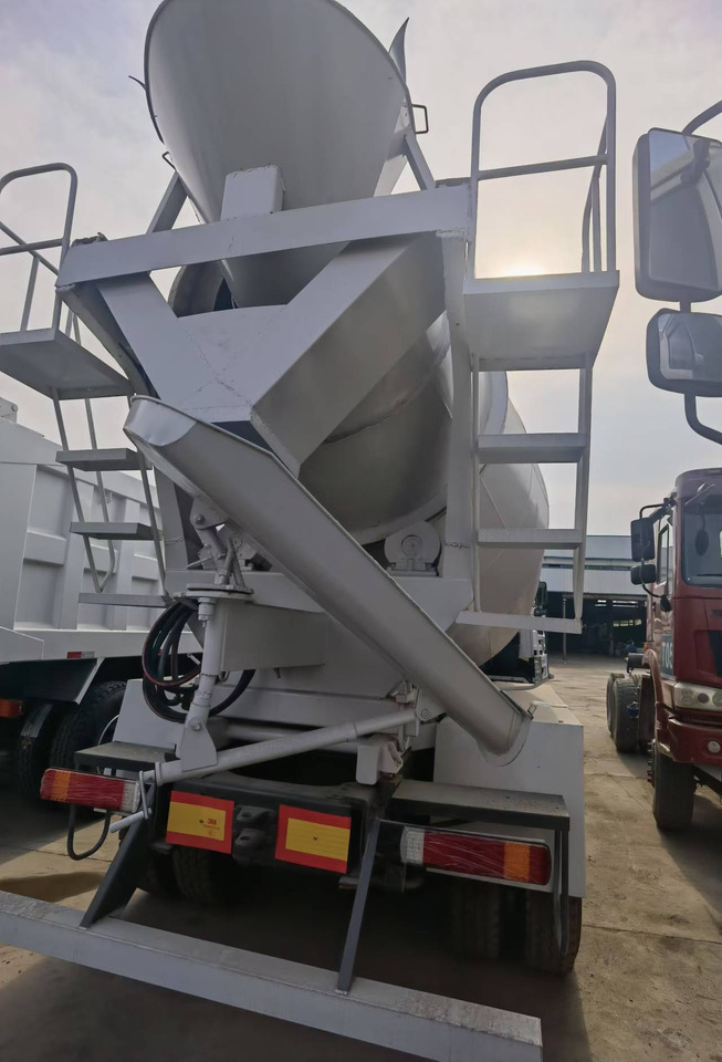 Sinotruk HOWO 371 Concrete mixer truck - 콘크리트 믹서 트럭 : 사진 4 Sinotruk HOWO 371 Concrete mixer truck - 콘크리트 믹서 트럭 : 사진 4