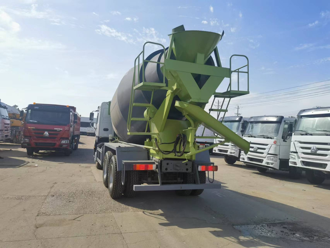 Sinotruk HOWO 6*4 Concrete mixer truck - 콘크리트 믹서 트럭 : 사진 2 Sinotruk HOWO 6*4 Concrete mixer truck - 콘크리트 믹서 트럭 : 사진 2