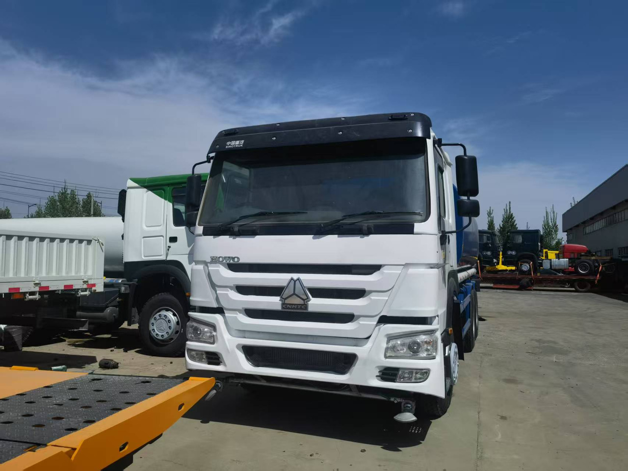 Sinotruk HOWO 6*4 Sprinkler - 지자체/ 특수 차량 : 사진 2 Sinotruk HOWO 6*4 Sprinkler - 지자체/ 특수 차량 : 사진 2