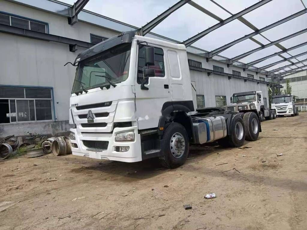 Sinotruk HOWO 6*4 Tractor - 컨테이너 운반 장치/ 스와프 보디 트럭 : 사진 1 Sinotruk HOWO 6*4 Tractor - 컨테이너 운반 장치/ 스와프 보디 트럭 : 사진 1