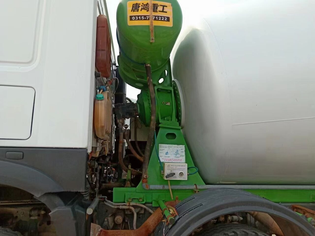 Sinotruk HOWO 8*4 Concrete mixer truck - 콘크리트 믹서 트럭 : 사진 4 Sinotruk HOWO 8*4 Concrete mixer truck - 콘크리트 믹서 트럭 : 사진 4