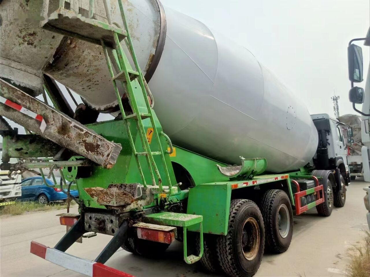 Sinotruk HOWO 8*4 Concrete mixer truck - 콘크리트 믹서 트럭 : 사진 3 Sinotruk HOWO 8*4 Concrete mixer truck - 콘크리트 믹서 트럭 : 사진 3