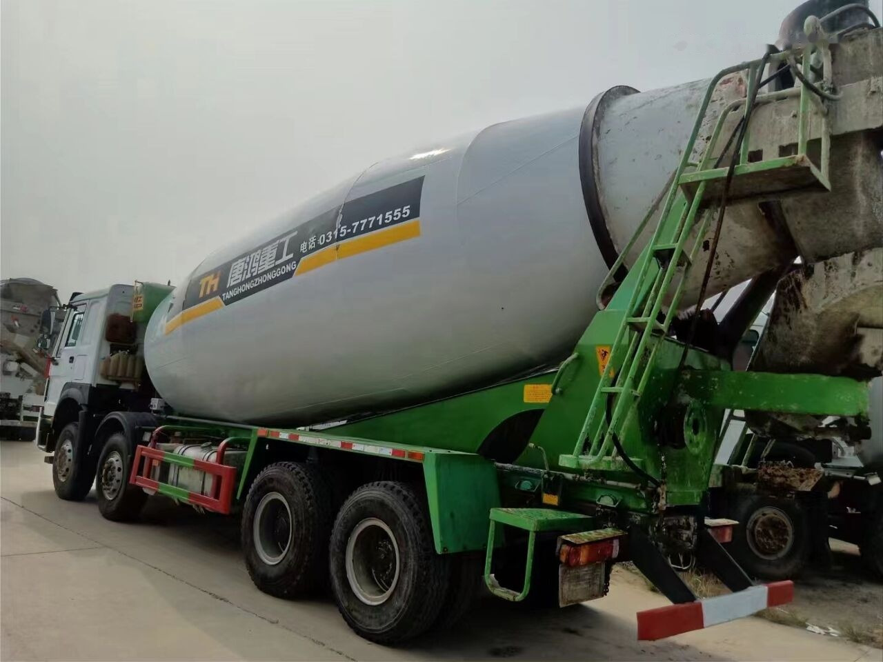 Sinotruk HOWO 8*4 Concrete mixer truck - 콘크리트 믹서 트럭 : 사진 5 Sinotruk HOWO 8*4 Concrete mixer truck - 콘크리트 믹서 트럭 : 사진 5