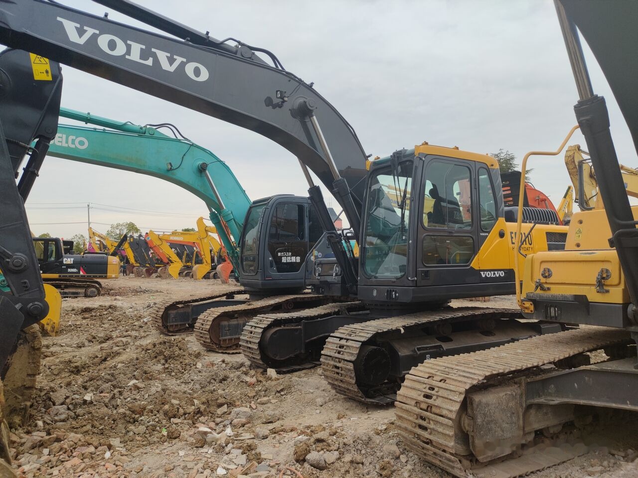 Volvo EC210B - 크롤러 굴삭기 : 사진 1 Volvo EC210B - 크롤러 굴삭기 : 사진 1