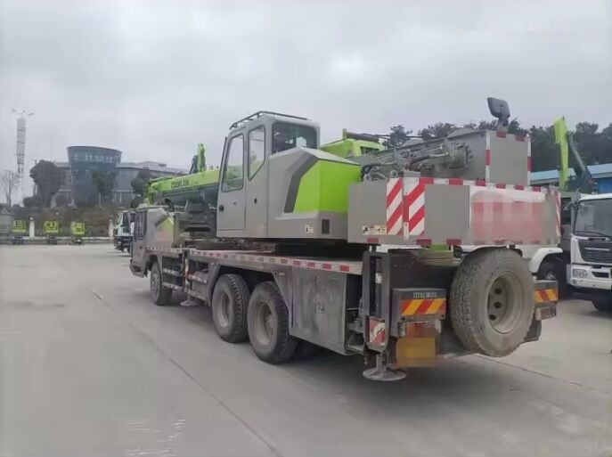 Zoomlion ZTC250-1 - 모바일 크레인 : 사진 5 Zoomlion ZTC250-1 - 모바일 크레인 : 사진 5