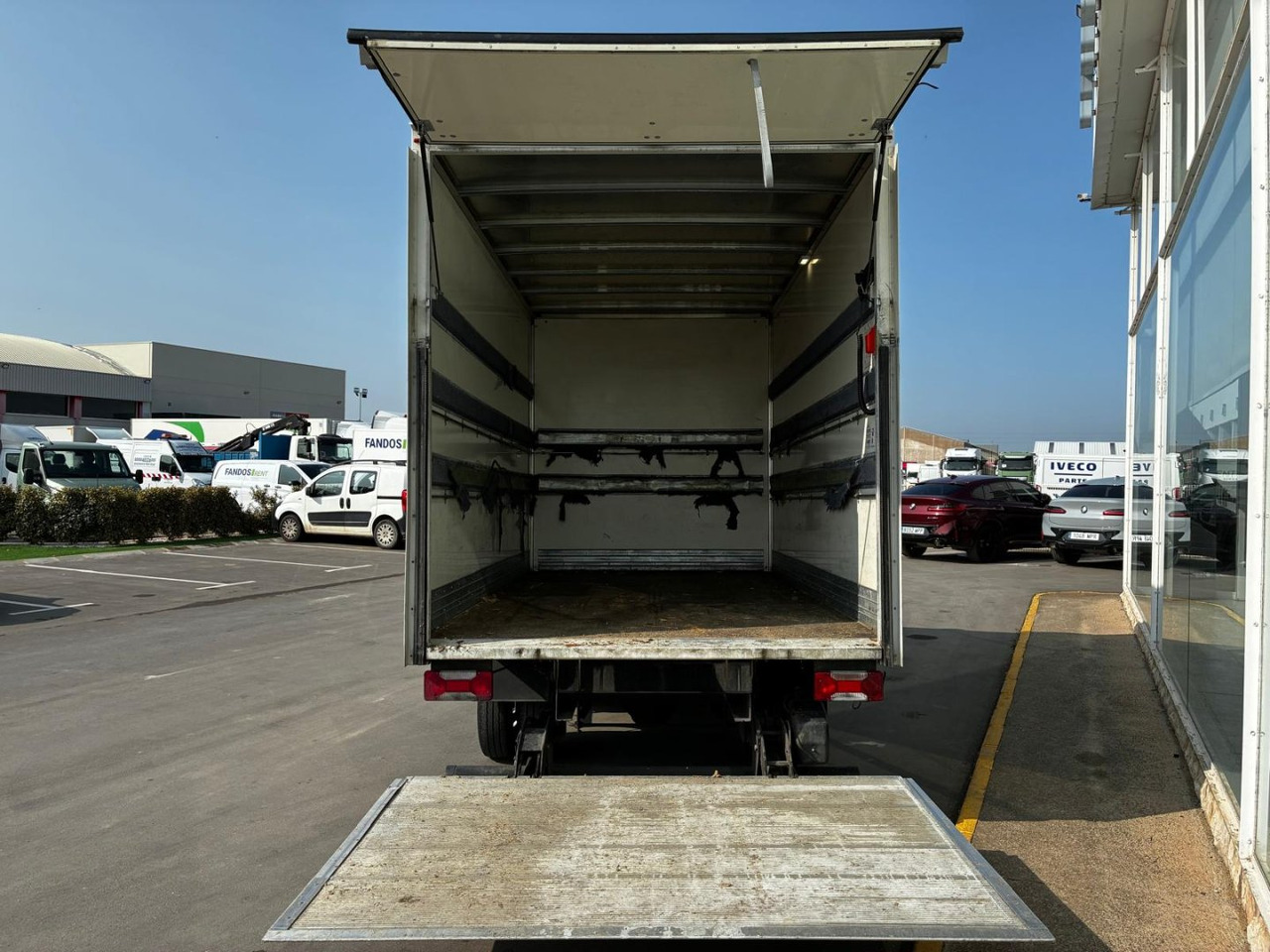 Caja cerrada IVECO 35C16 20m3 - 박스 밴 : 사진 5 Caja cerrada IVECO 35C16 20m3 - 박스 밴 : 사진 5