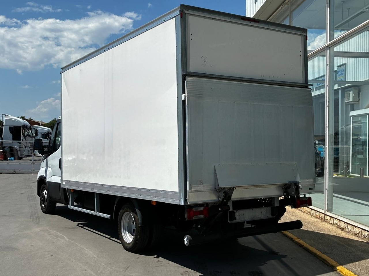 Caja cerrada IVECO 35C16 20m3 - 박스 밴 : 사진 4 Caja cerrada IVECO 35C16 20m3 - 박스 밴 : 사진 4