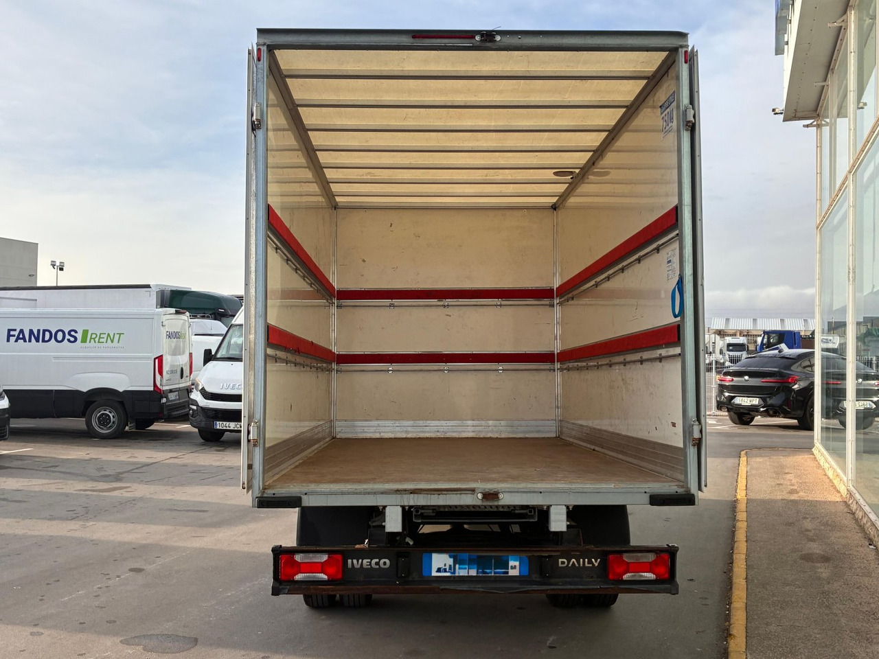 Caja cerrada IVECO 35C16 3.0 20m3 con puertas traseras - 박스 밴 : 사진 5 Caja cerrada IVECO 35C16 3.0 20m3 con puertas traseras - 박스 밴 : 사진 5