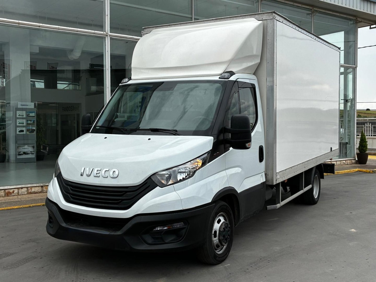 Caja cerrada IVECO 35C16 3.0 20m3 - 박스 밴 : 사진 1 Caja cerrada IVECO 35C16 3.0 20m3 - 박스 밴 : 사진 1