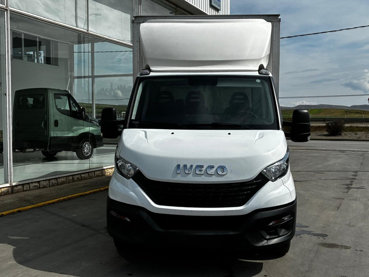 Caja cerrada IVECO 35C16 3.0 20m3 - 박스 밴 : 사진 2 Caja cerrada IVECO 35C16 3.0 20m3 - 박스 밴 : 사진 2