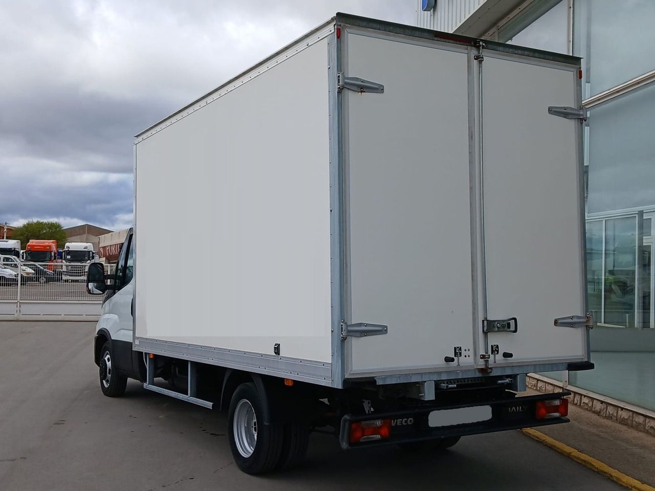 Caja cerrada IVECO 35C16 3.0 20m3 - 박스 밴 : 사진 4 Caja cerrada IVECO 35C16 3.0 20m3 - 박스 밴 : 사진 4